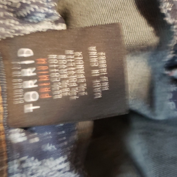 Torrid Premium Barely Boot Jeans 28R - Picture 10 of 12